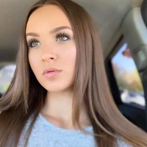 Meet your Posher, Kayla